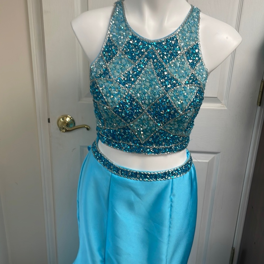 Turquoise blue beads Shail K gown prom wedding size 10 with out tags $470